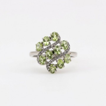 Anillo de Peridoto y cubic...