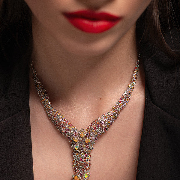 Gargantilla de ópalo welo y zafiros