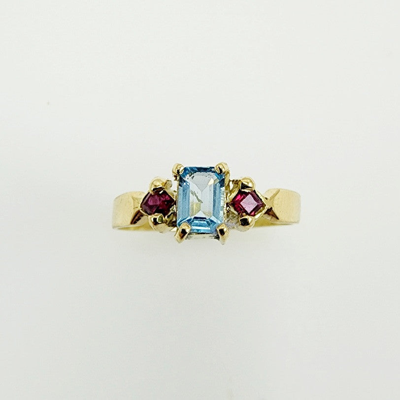 Anillo de Topacio Azul y Rubí en oro 18 k