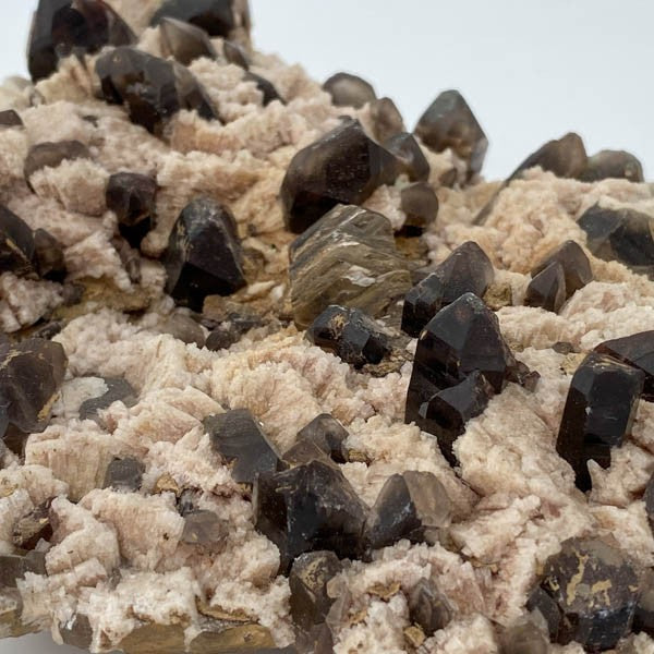 Cuarzo Ahumado en Calcita