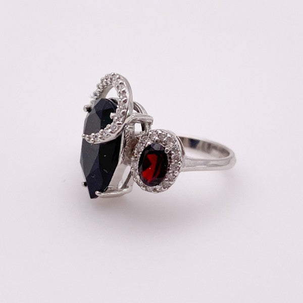 Anillo de Onix, granates y cubic zirconia