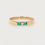 Anillo de Esmeraldas y Diamante en oro 18k