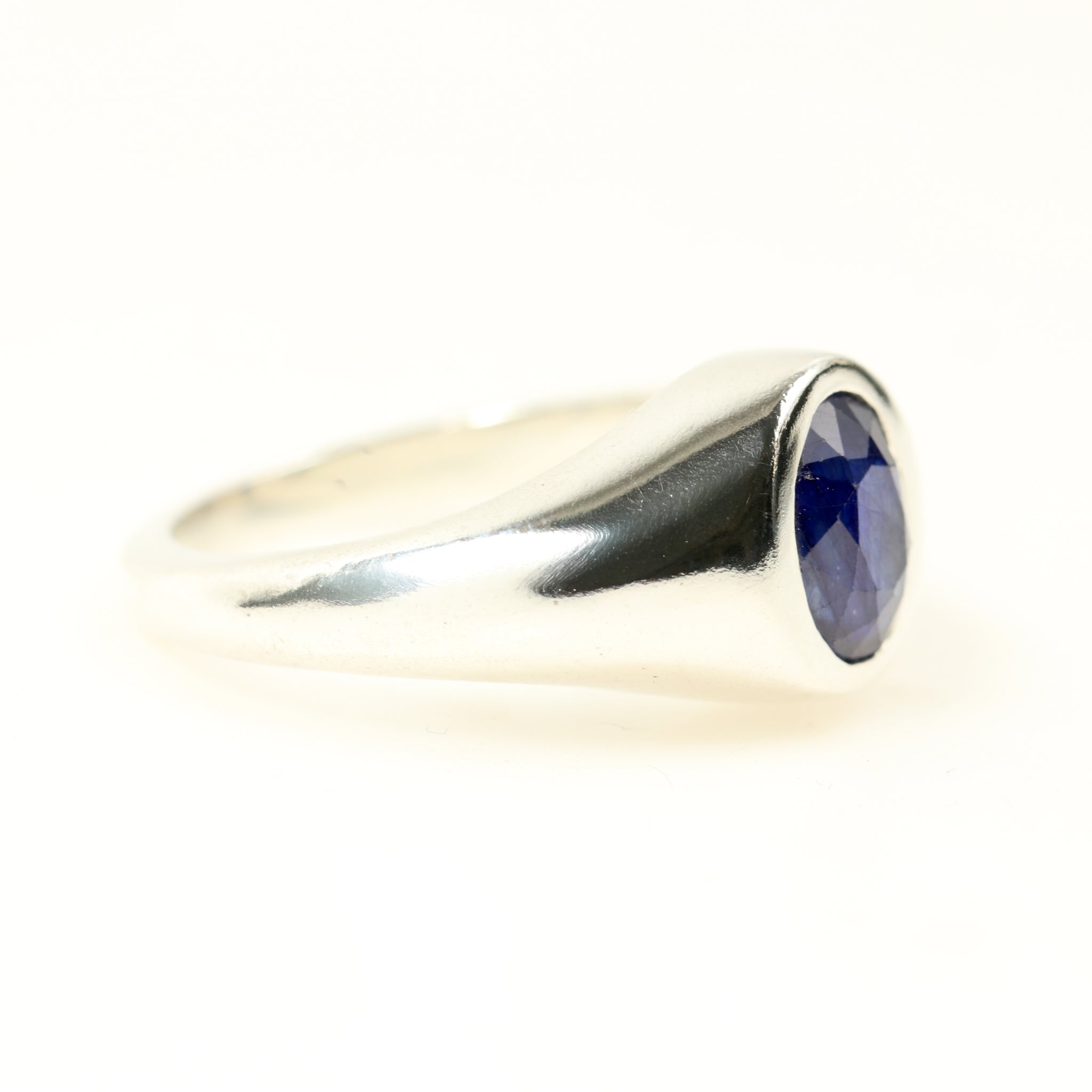 Anillo de zafiro azul en plata 950