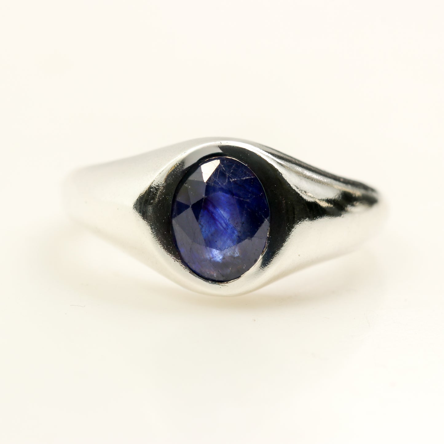 Anillo de zafiro azul en plata 950