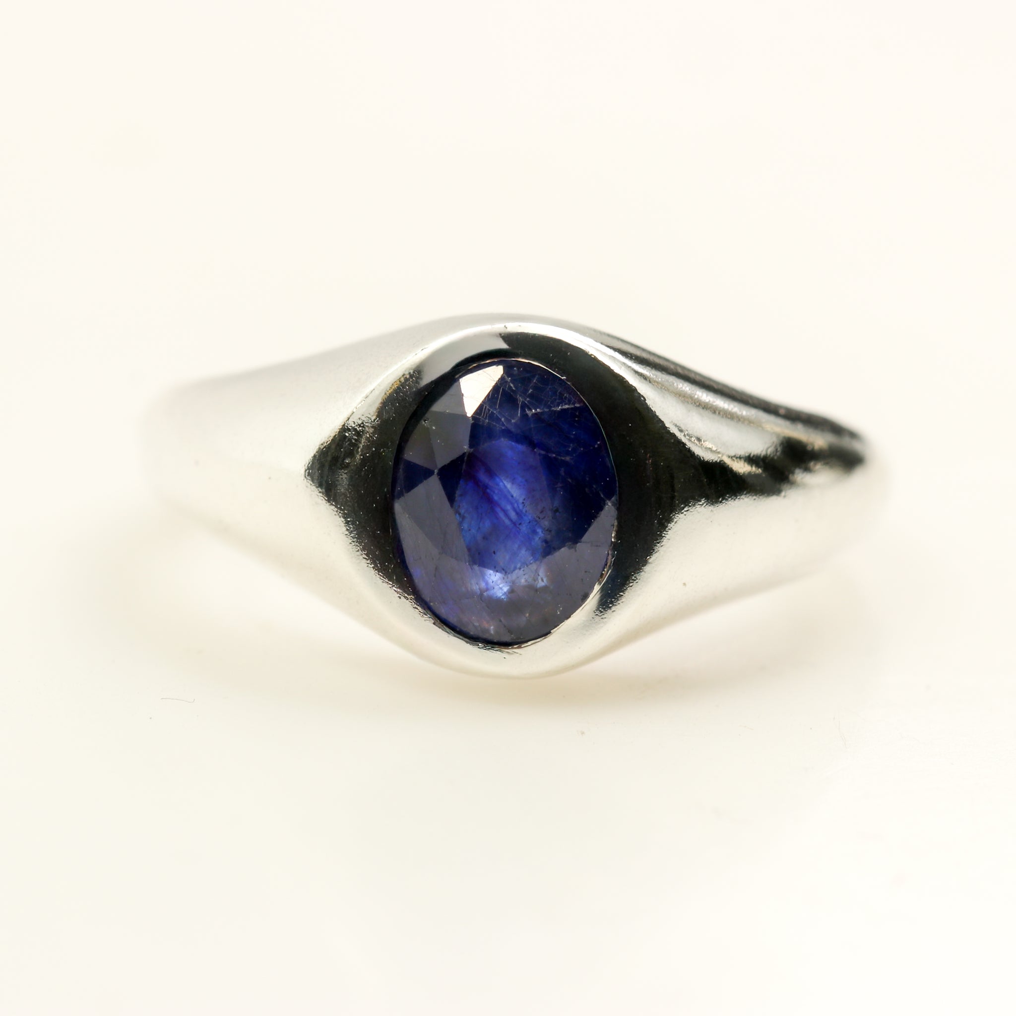Anillo de zafiro azul en plata 950