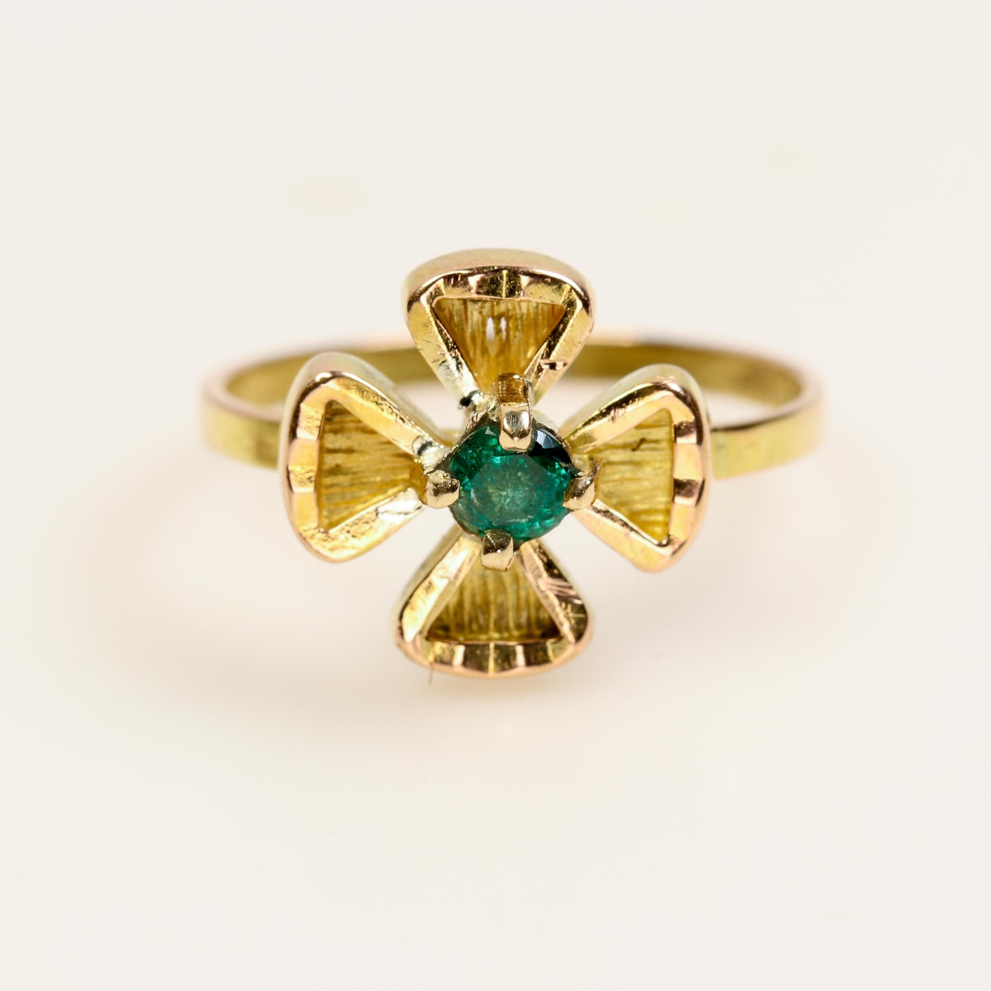 Anillo de Esmeralda en oro 18 k