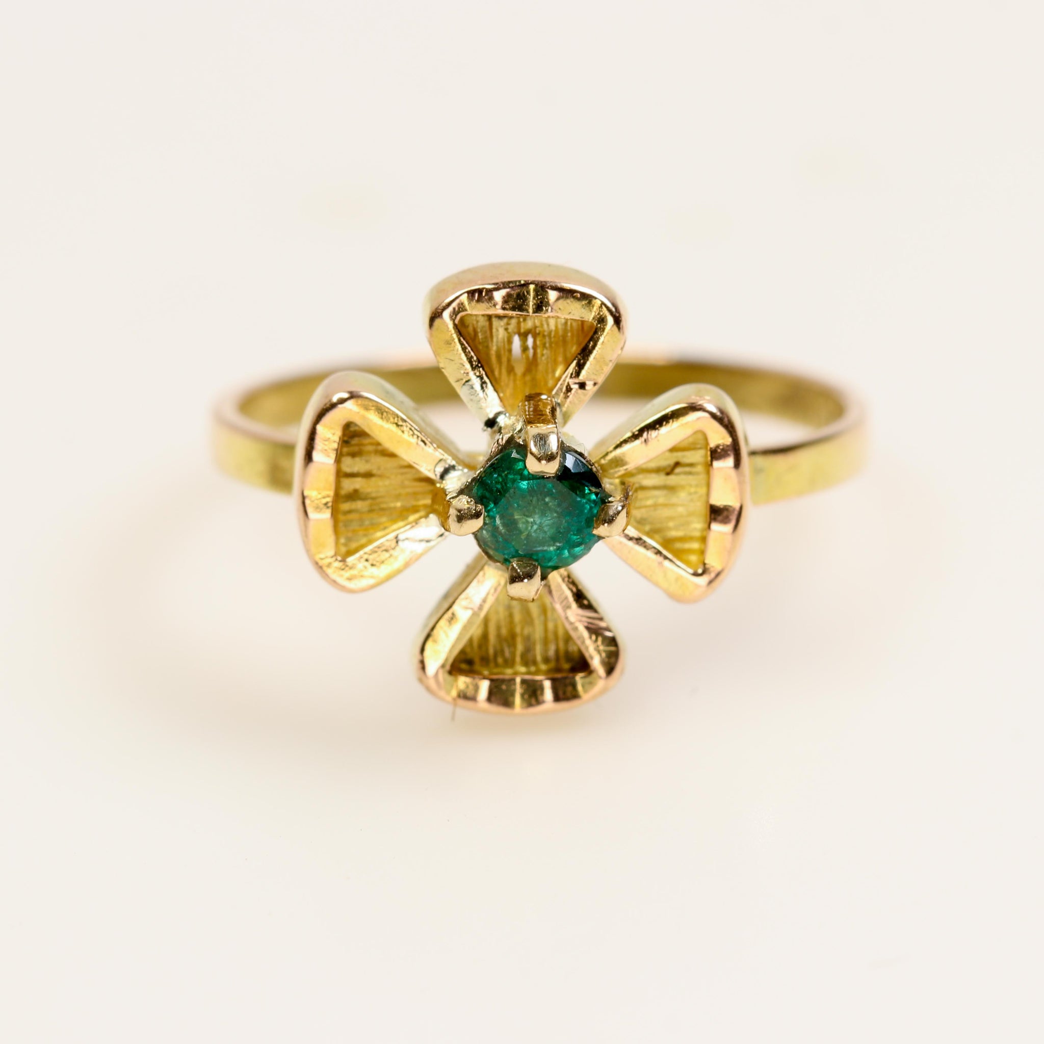 Anillo de Esmeralda en oro 18 k