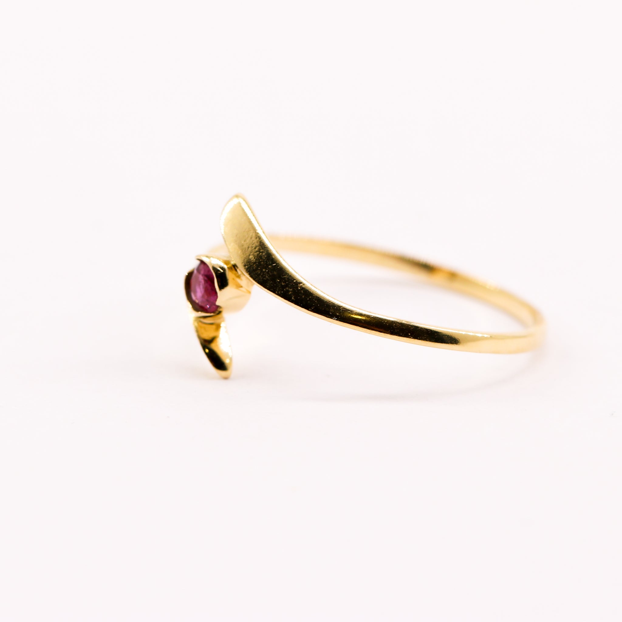 Anillo de rubí en oro 18k