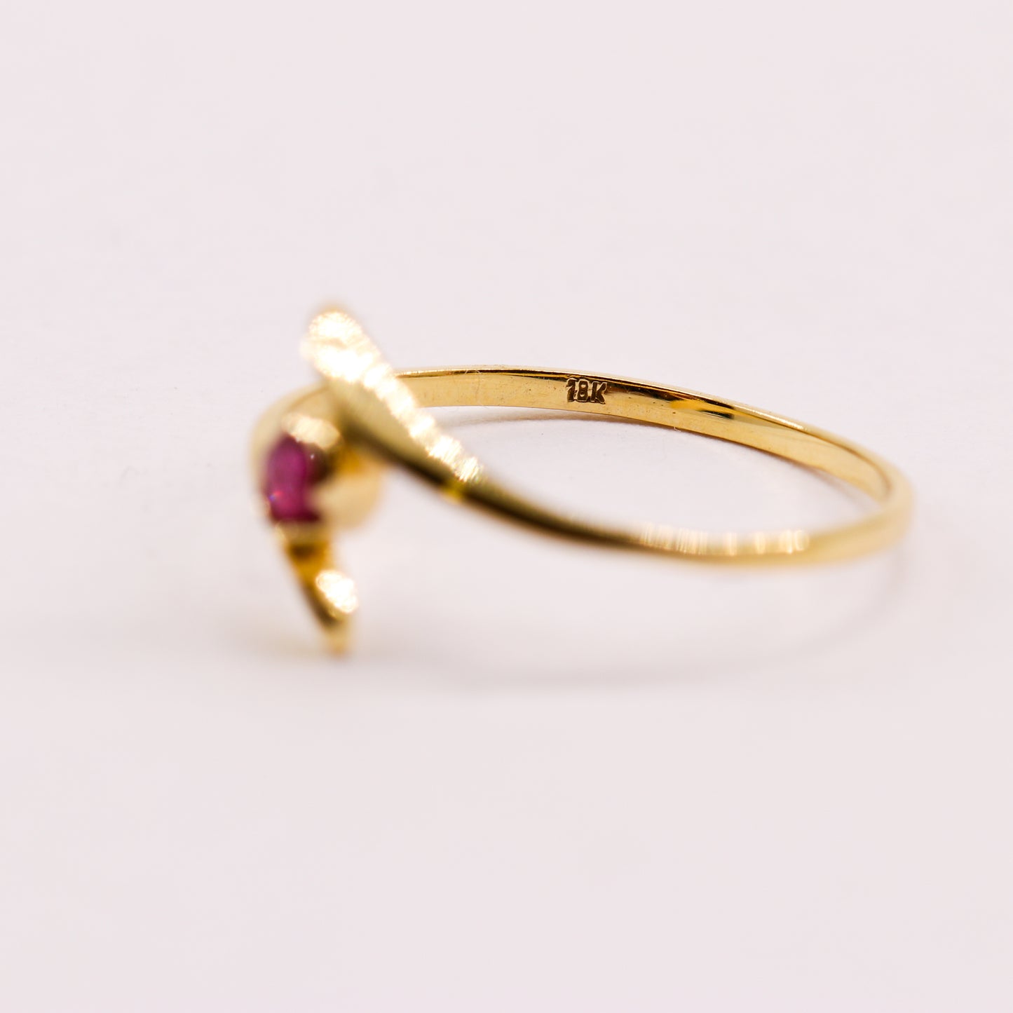 Anillo de rubí en oro 18k
