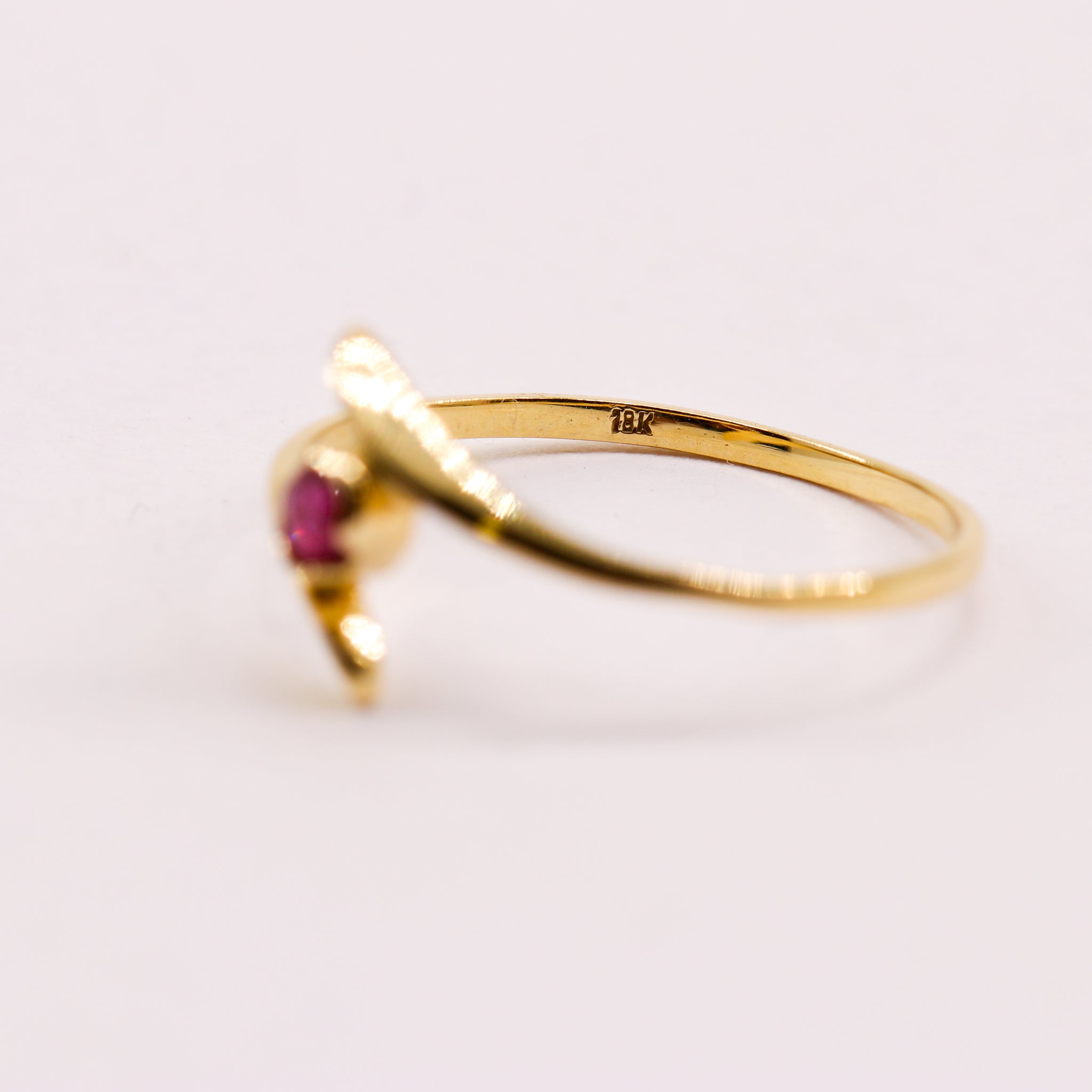 Anillo de rubí en oro 18k