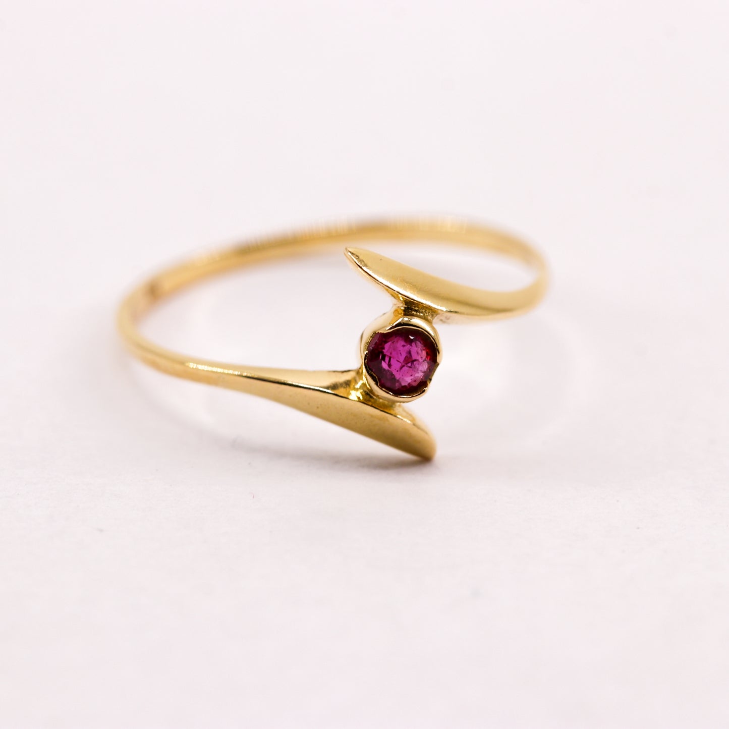 Anillo de rubí en oro 18k