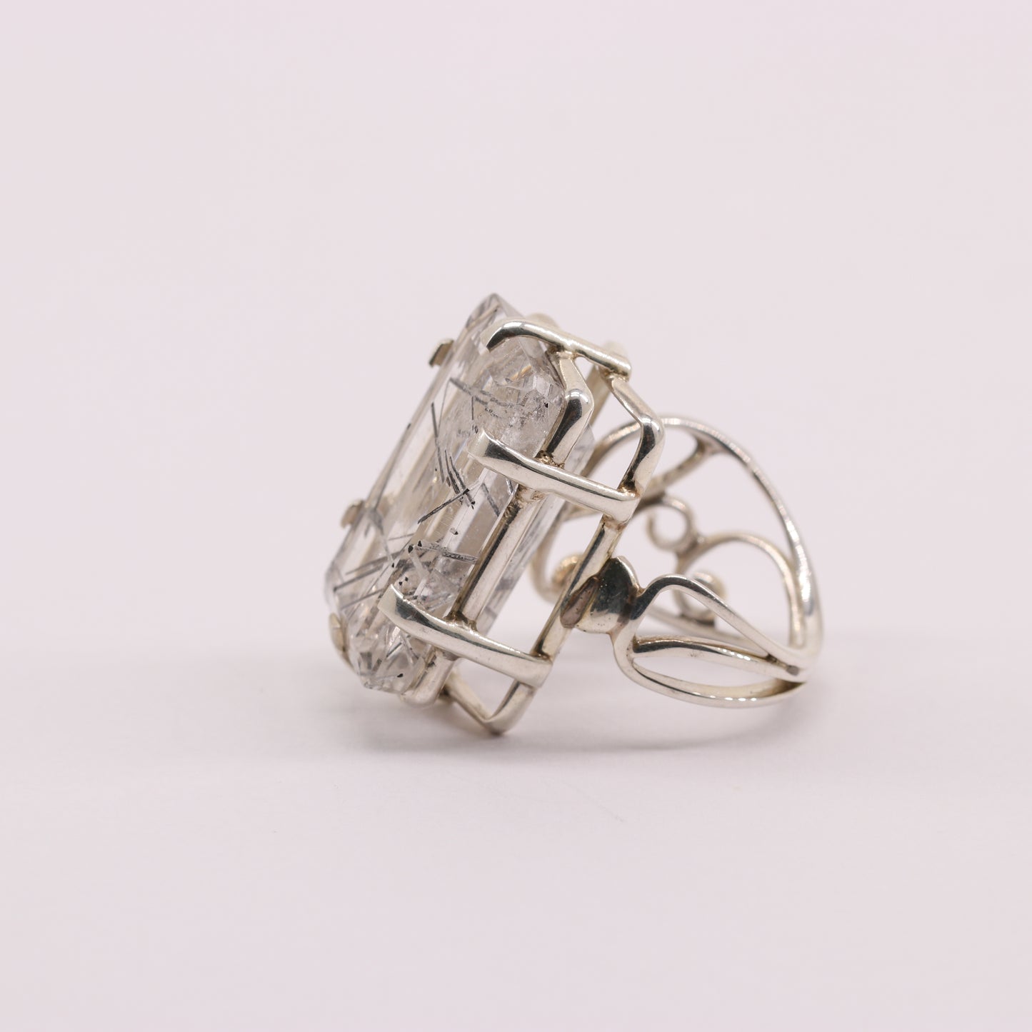 Anillo de Cuarzo turmalinado