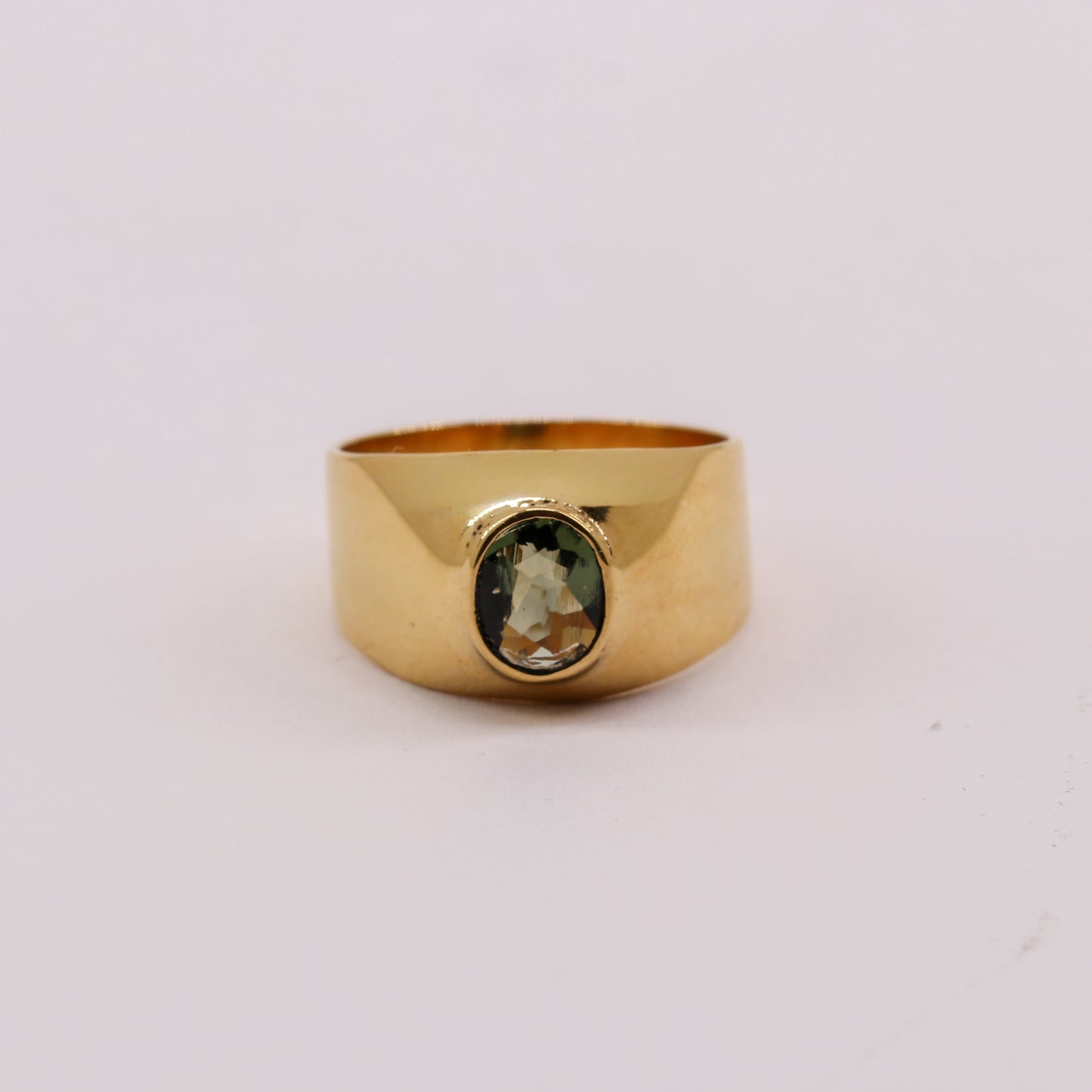 Anillo de Moldavita en oro 18K