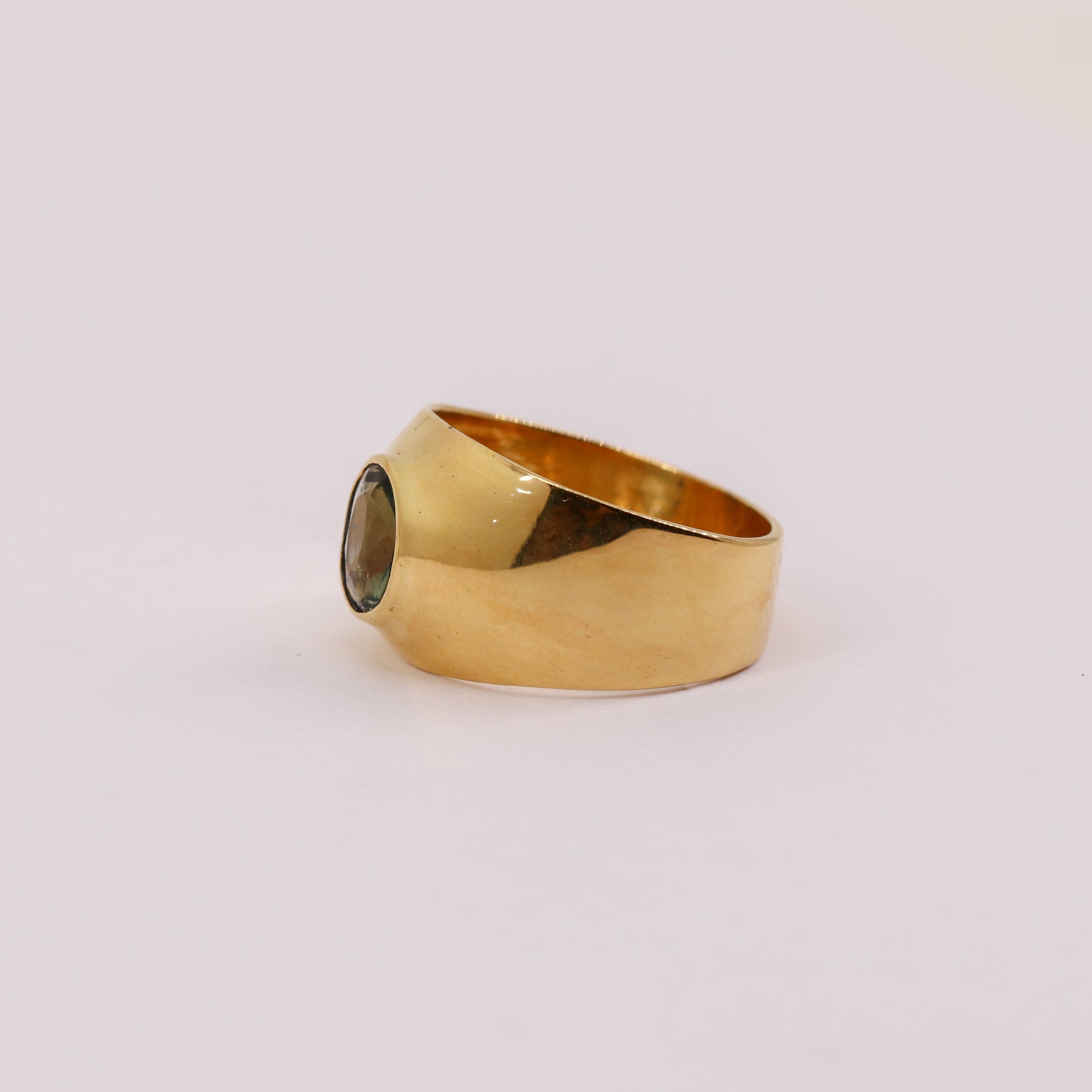 Anillo de Moldavita en oro 18K