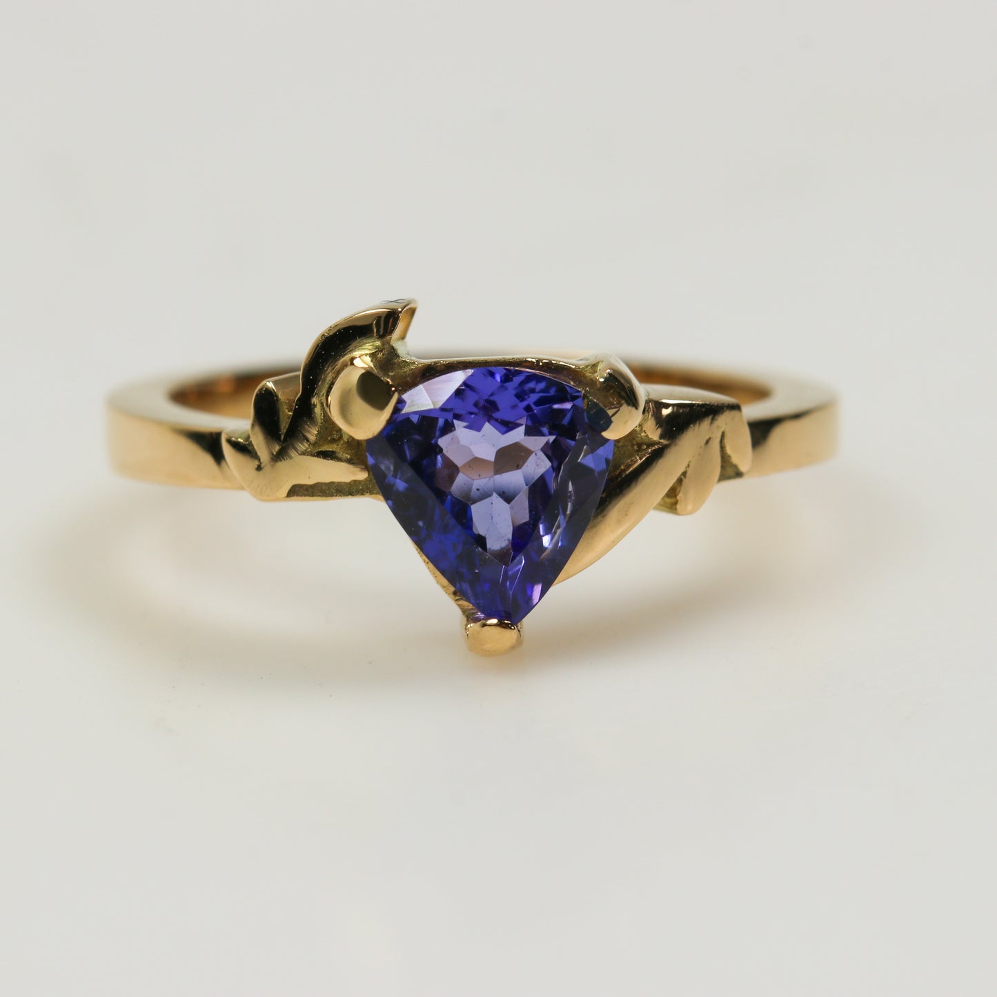 Anillo de Tanzanita en oro 18 k