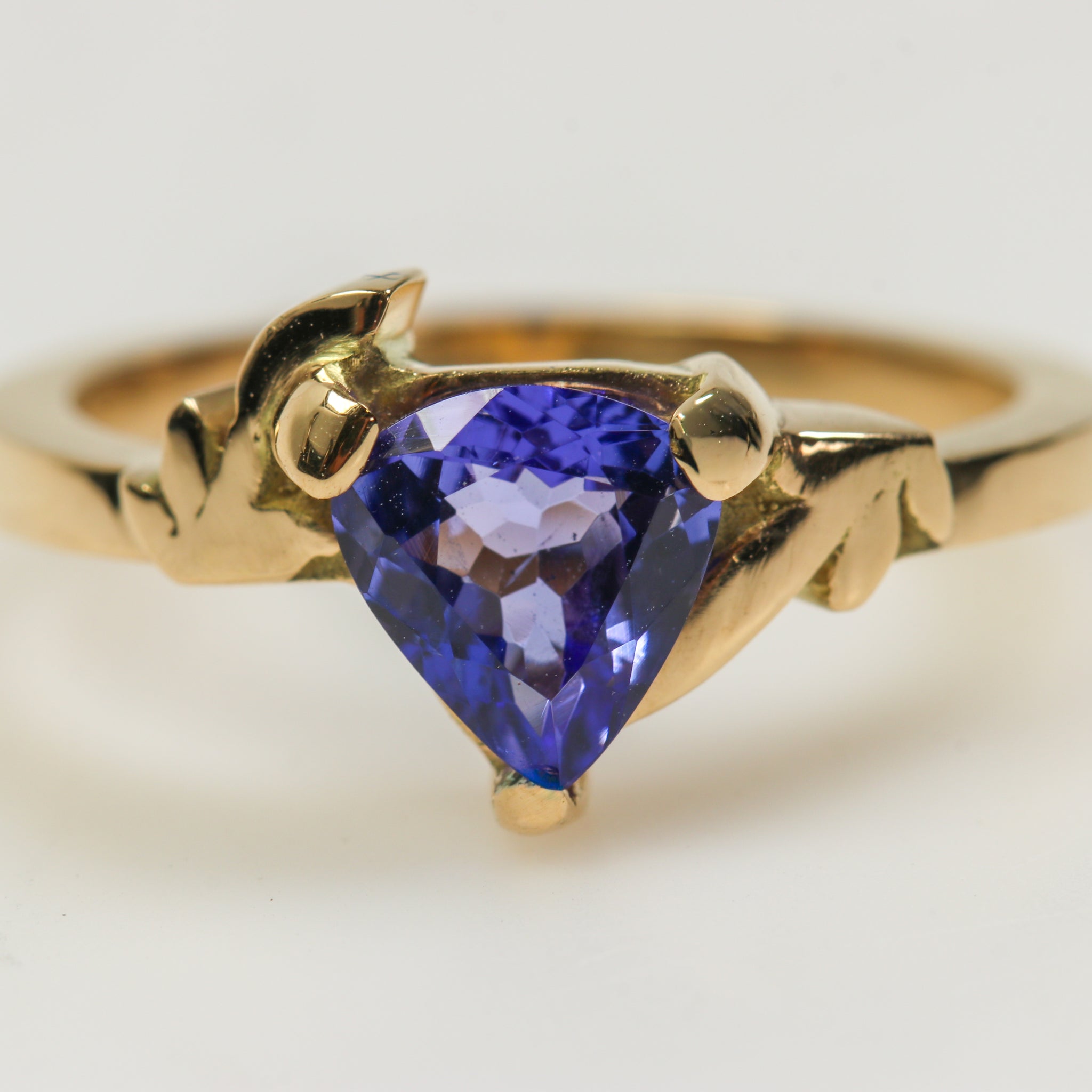 Anillo de Tanzanita en oro 18 k