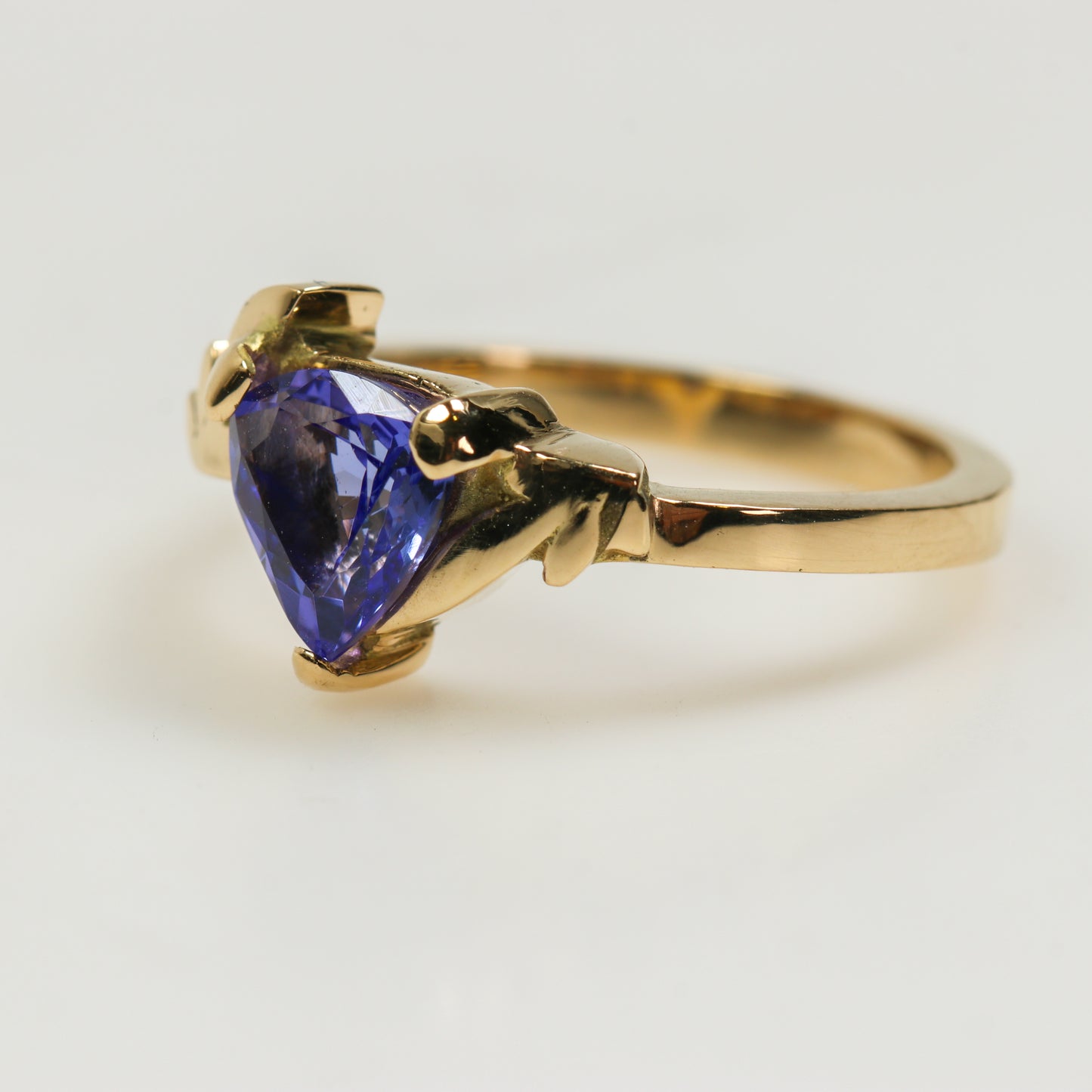 Anillo de Tanzanita en oro 18 k