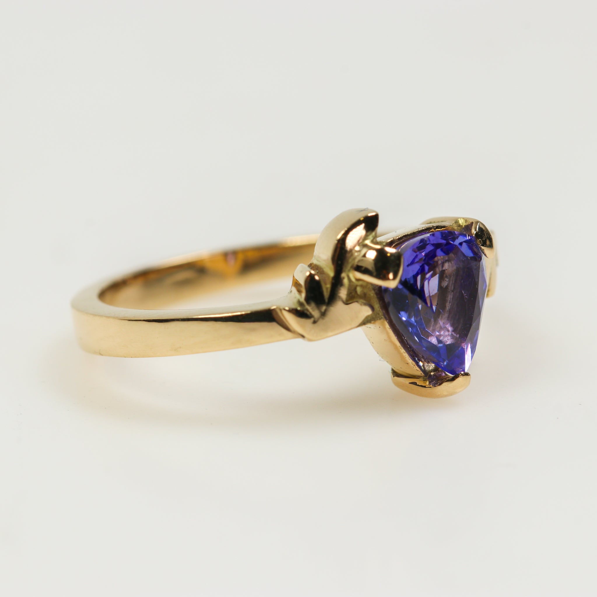 Anillo de Tanzanita en oro 18 k