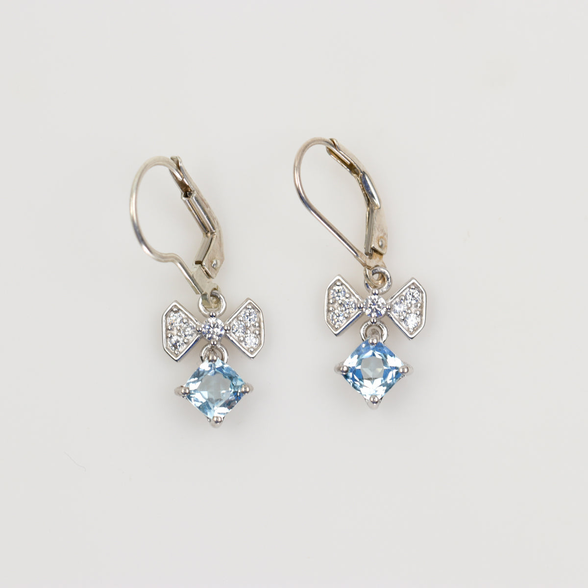 Aros de Topacio Azul Cuadrado Moño Zirconia en Plata 925 | Rocas & Cristales