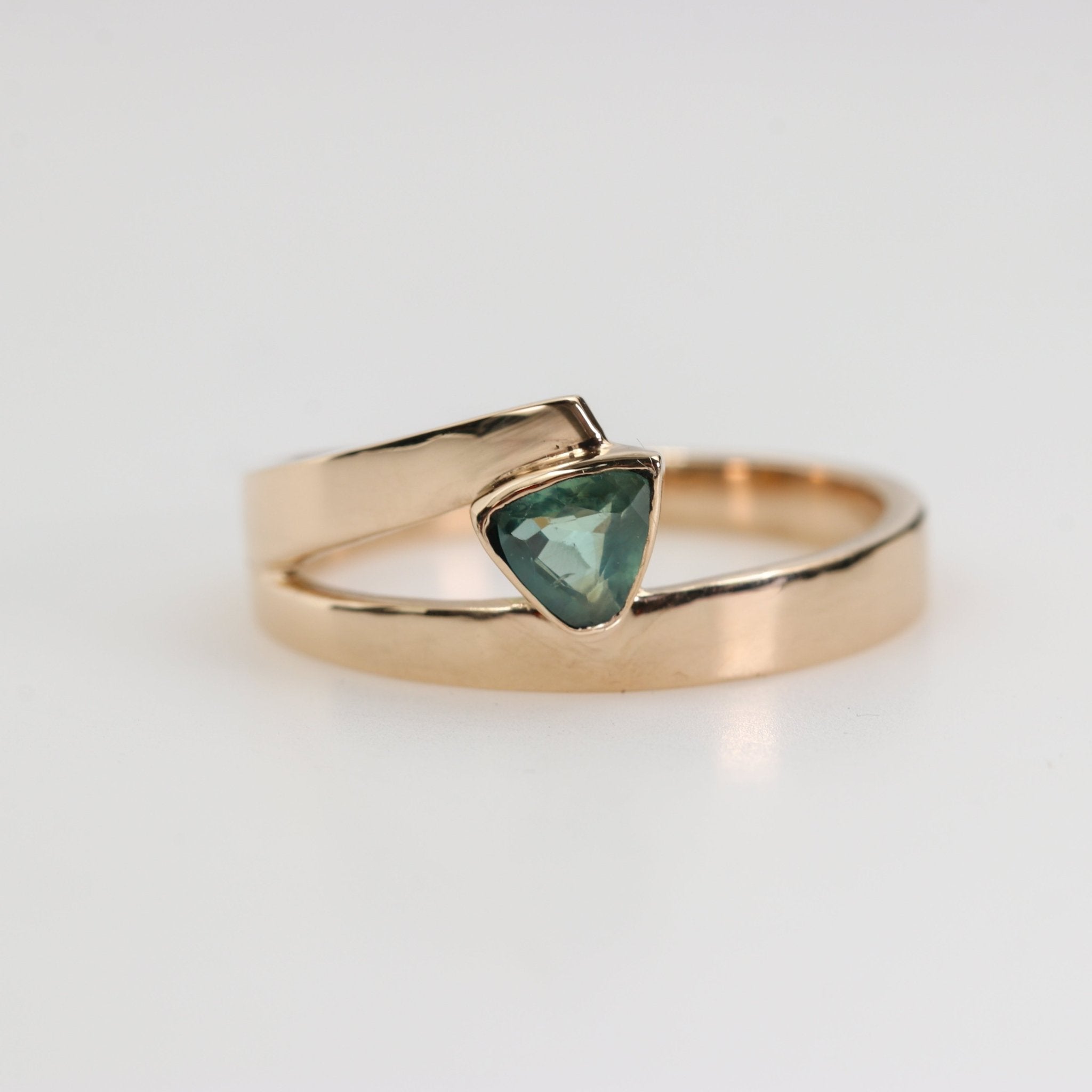 Anillo de Alejandrita talla 15 en Oro 18k - Joyería de autor