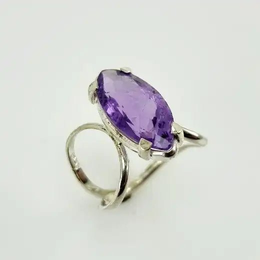 Anillo de Amatista en Plata 950-Talle 18 con gema corte navette y filigranas en ondas. - Anillos