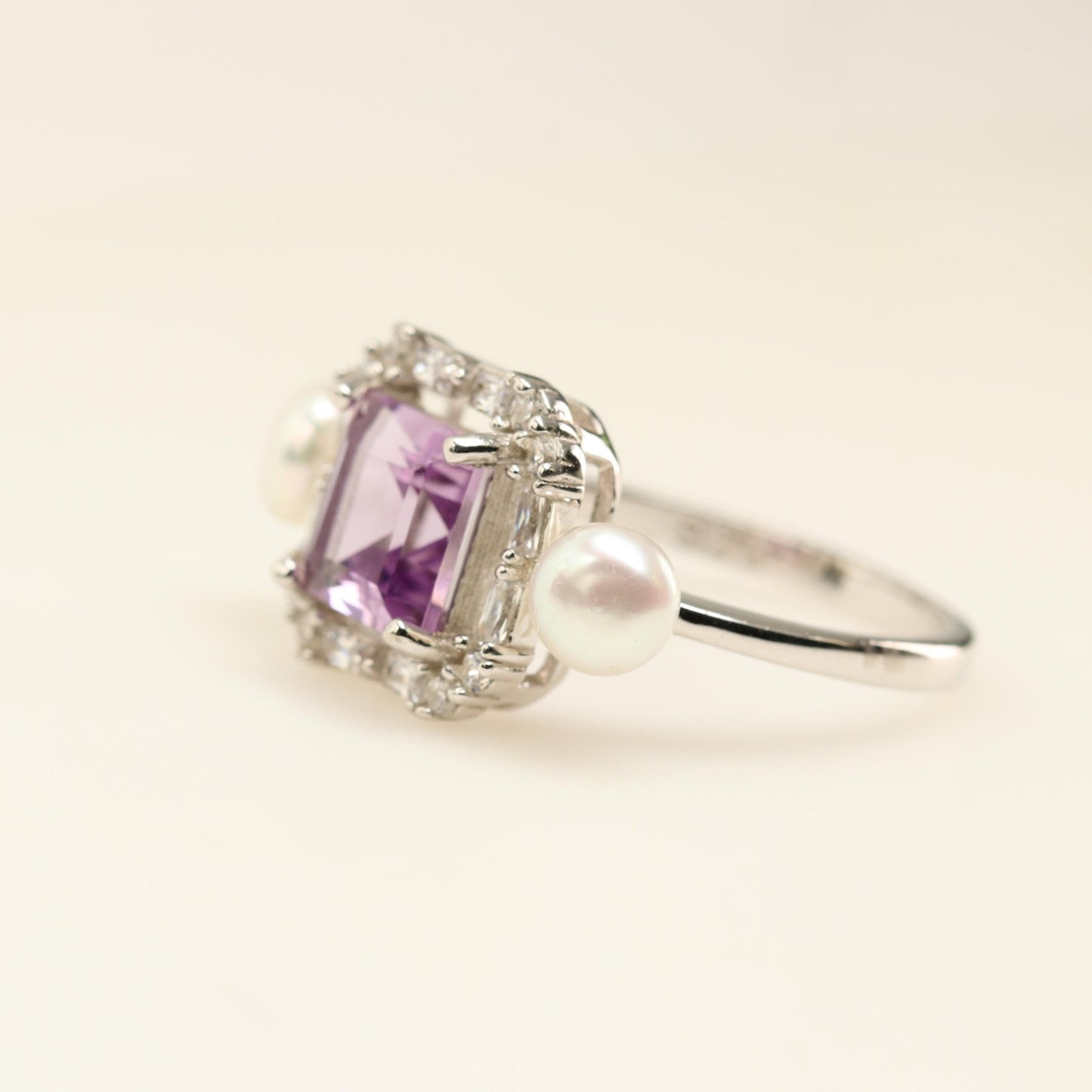 Anillo de Amatista, perlas y cubic zirconia - Anillos