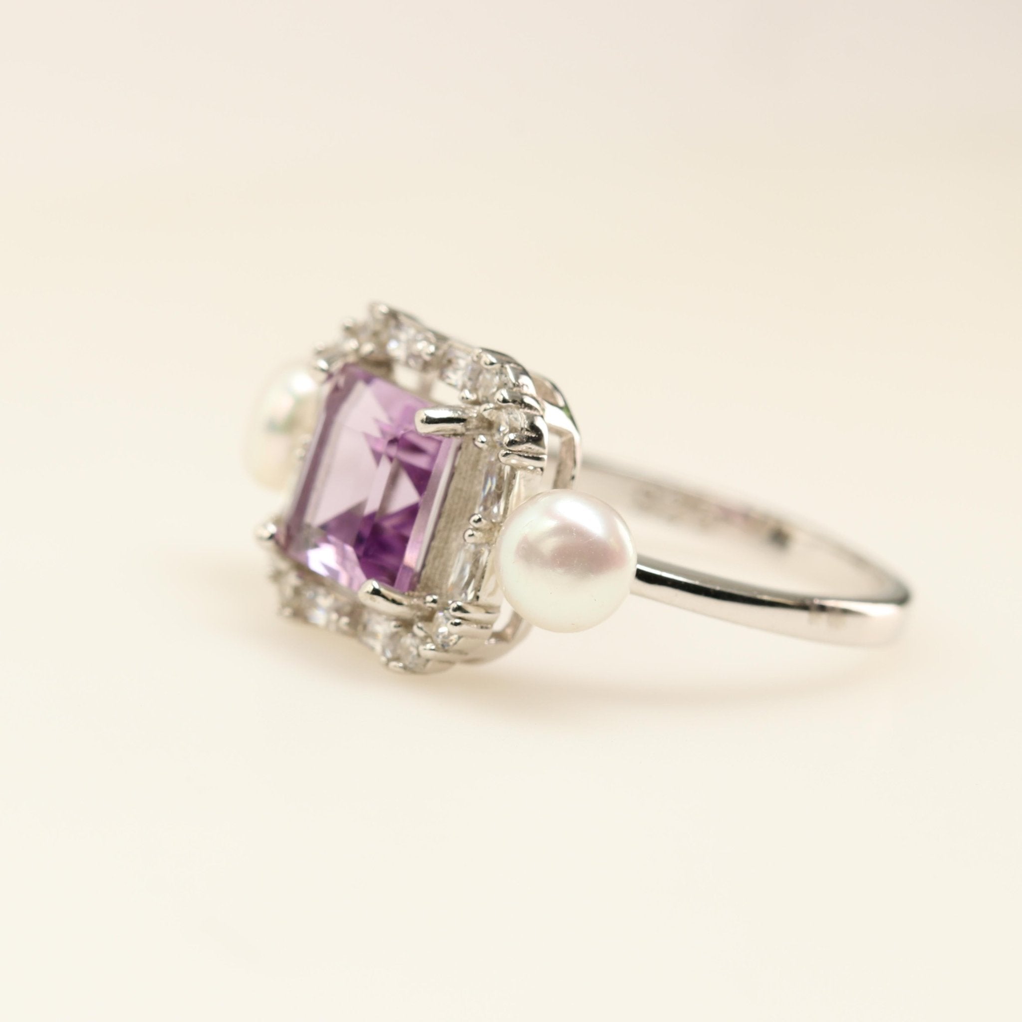 Anillo de Amatista, perlas y cubic zirconia - Anillos