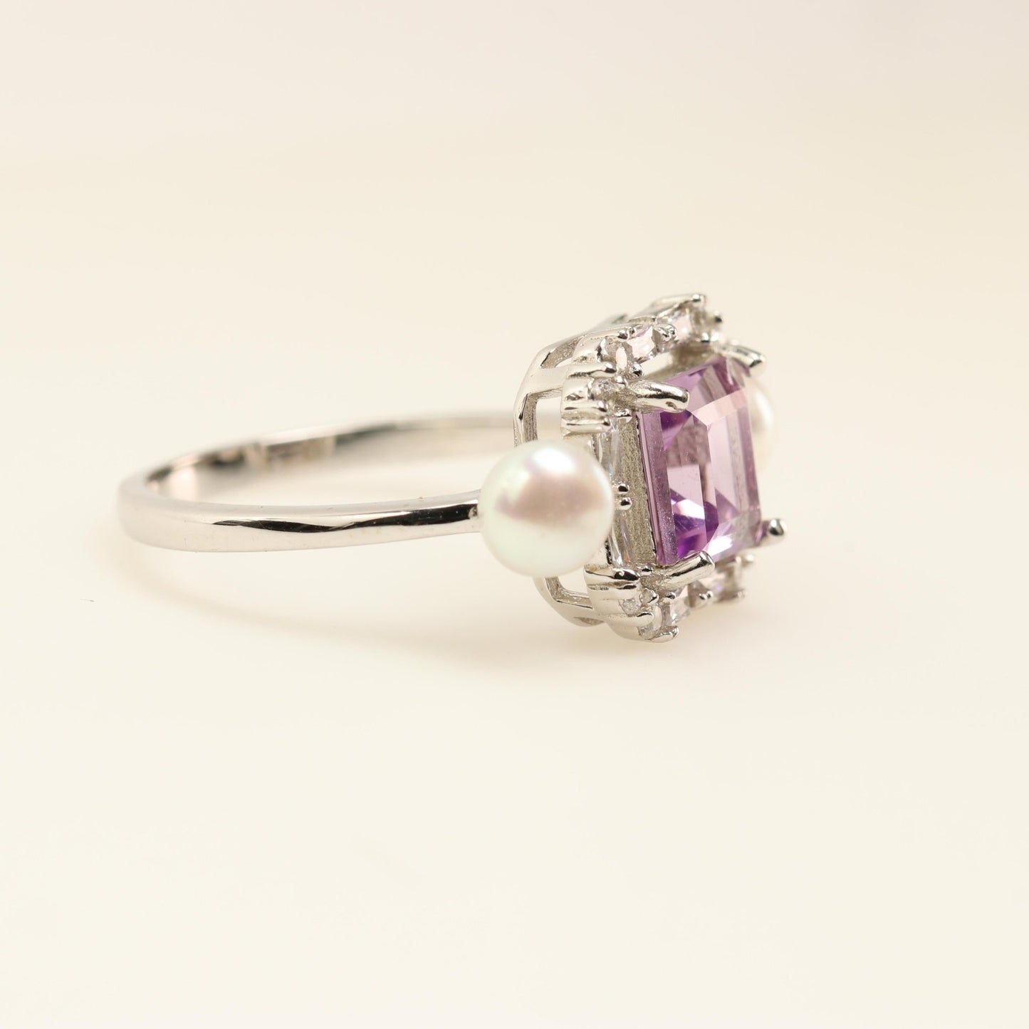 Anillo de Amatista, perlas y cubic zirconia - Anillos