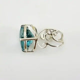 Anillo de Cuarzo Aqua Aura en Plata 950 con detalles de filigrana y engarce de grifas. Vista lateral - Anillos