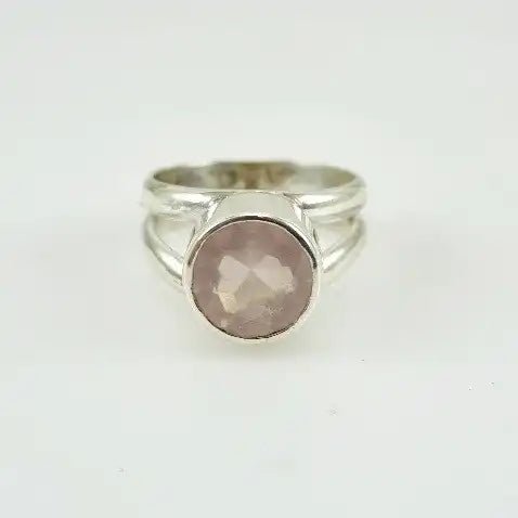 Anillo de Cuarzo Rosa en Plata 950 vista frontal con banda doble y engaste bisel - Anillos
