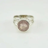 Anillo de Cuarzo Rosa en Plata 950 vista frontal con banda doble y engaste bisel - Anillos