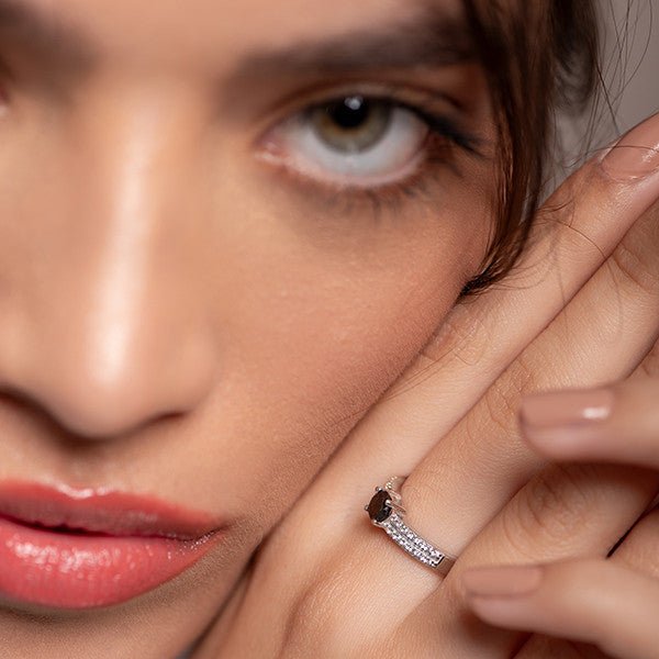 Anillo de Diamante negro y zafiro blanco - Anillos