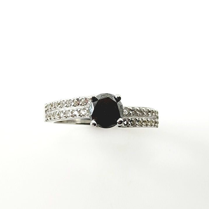 Anillo de Diamante negro y zafiro blanco - Anillos