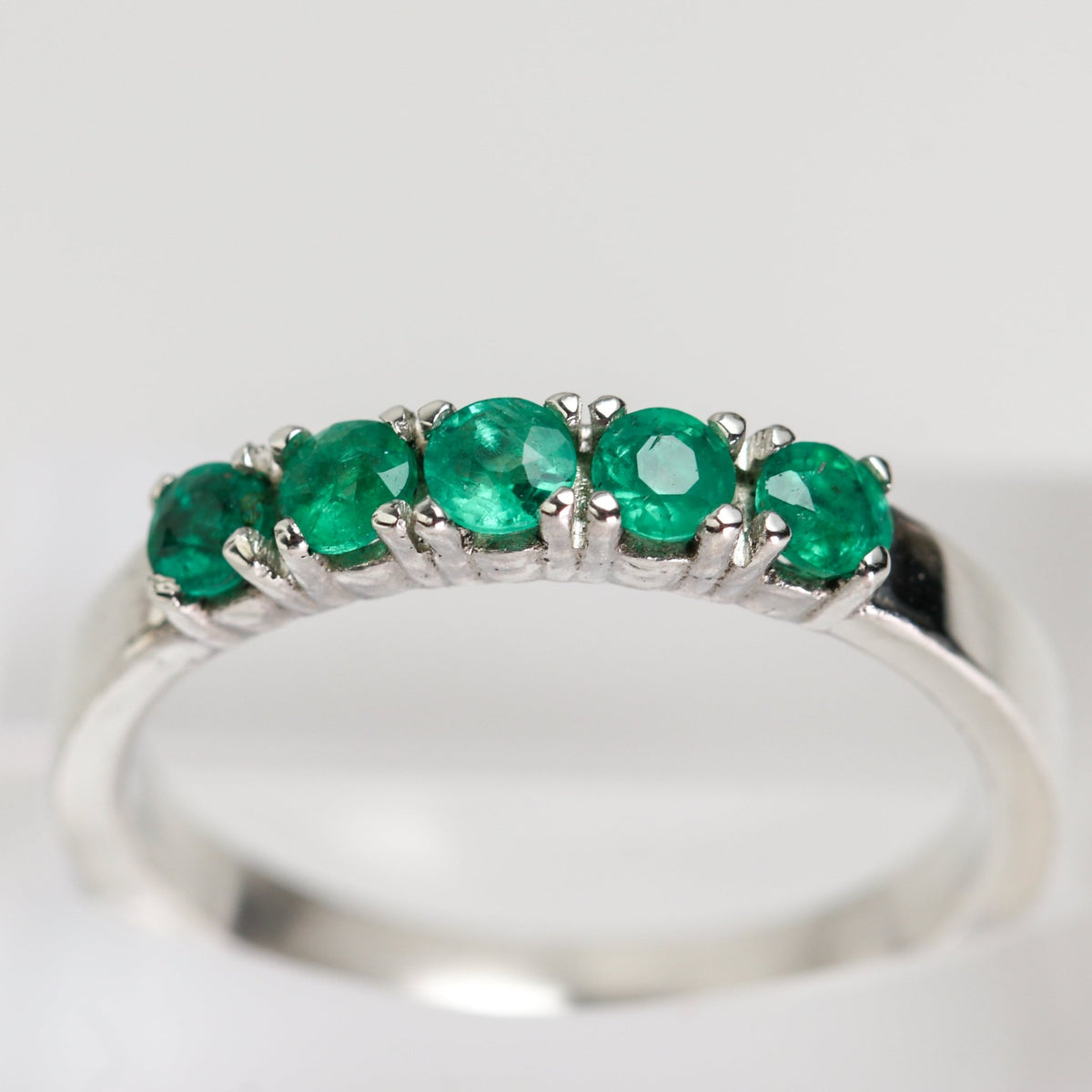 Anillo de Esmeralda Natural Facetada Talla 18 en Plata 950 | Rocas & Cristales - Joyería de autor