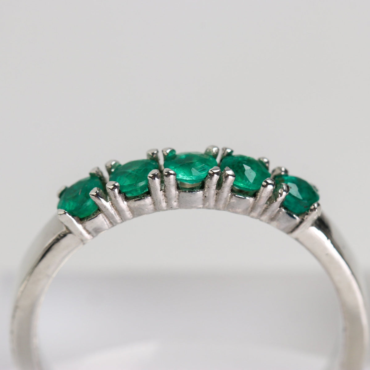 Anillo de Esmeralda Natural Facetada Talla 18 en Plata 950 | Rocas & Cristales - Joyería de autor