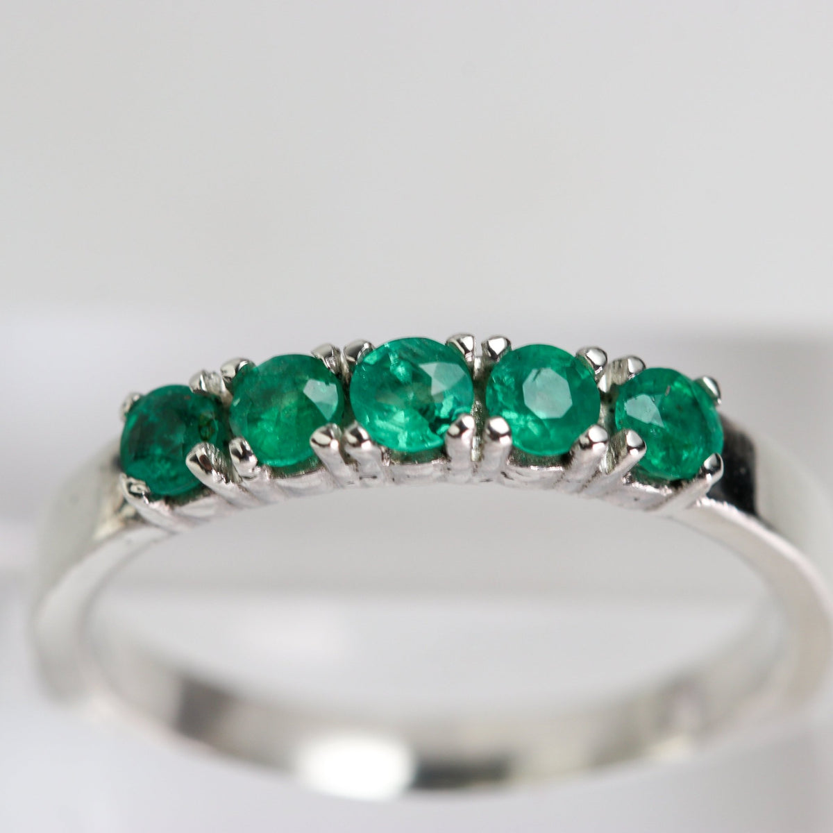 Anillo de Esmeralda Natural Facetada Talla 18 en Plata 950 | Rocas & Cristales - Joyería de autor
