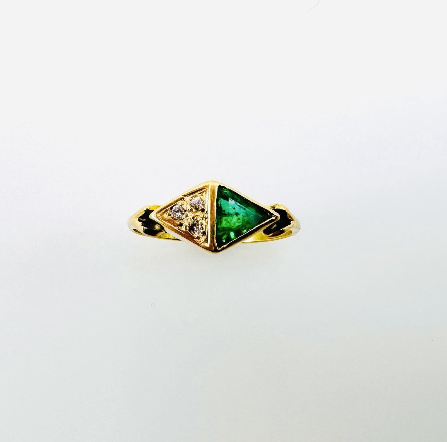 Anillo de Esmeralda y diamantes en oro 18 k - Anillos