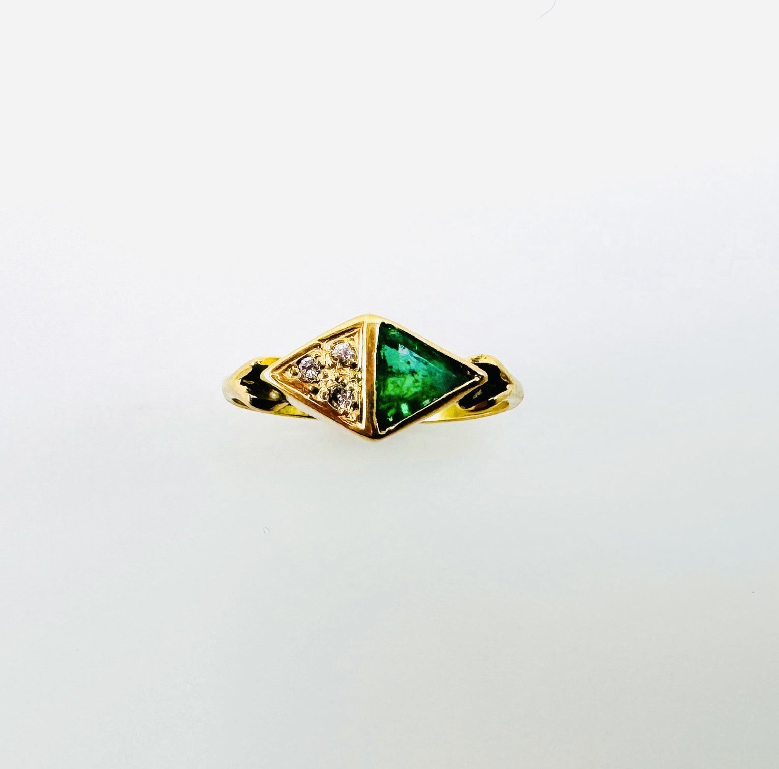 Anillo de Esmeralda y diamantes en oro 18 k - Anillos