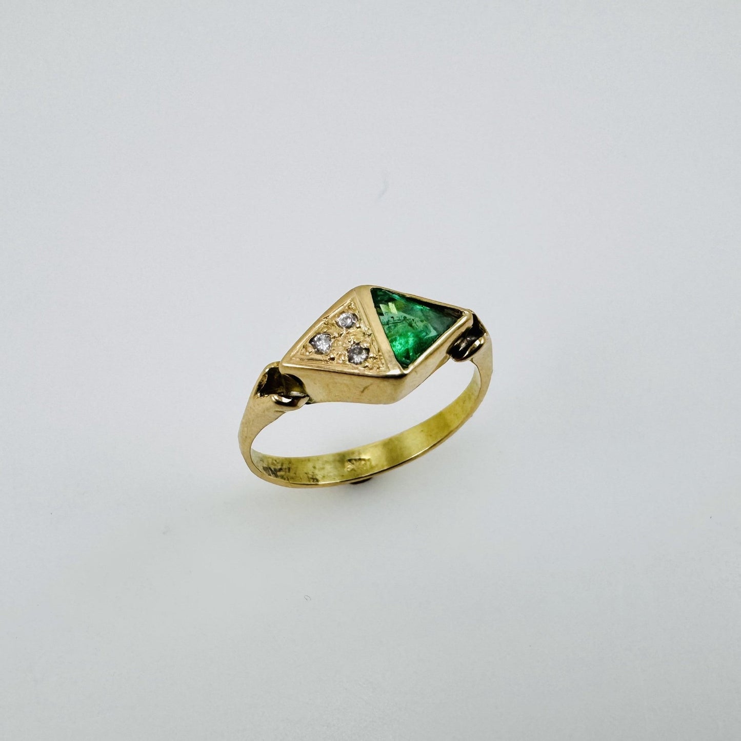 Anillo de Esmeralda y diamantes en oro 18 k - Anillos