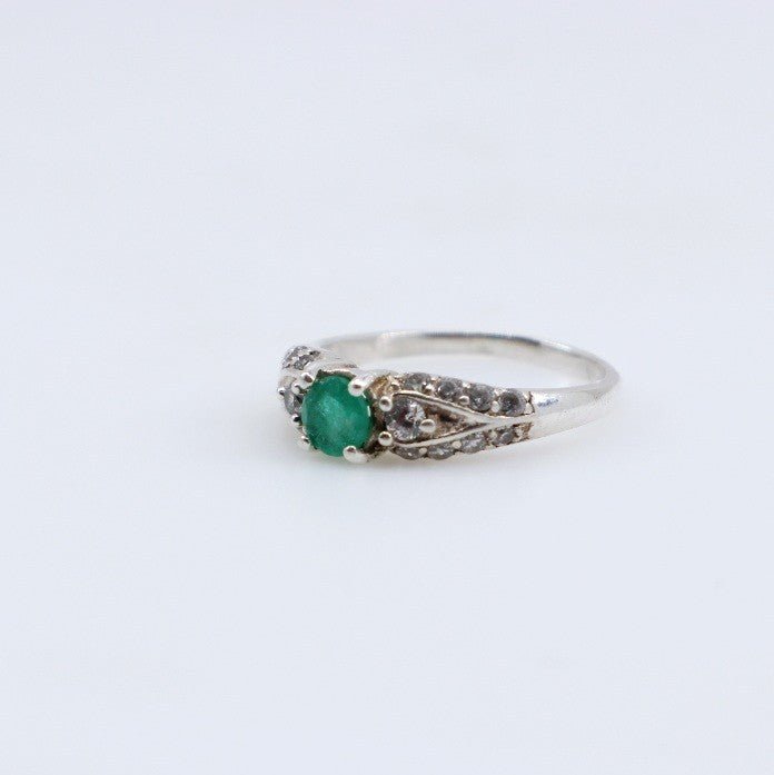 Anillo de Esmeralda y topacios blancos - Anillos