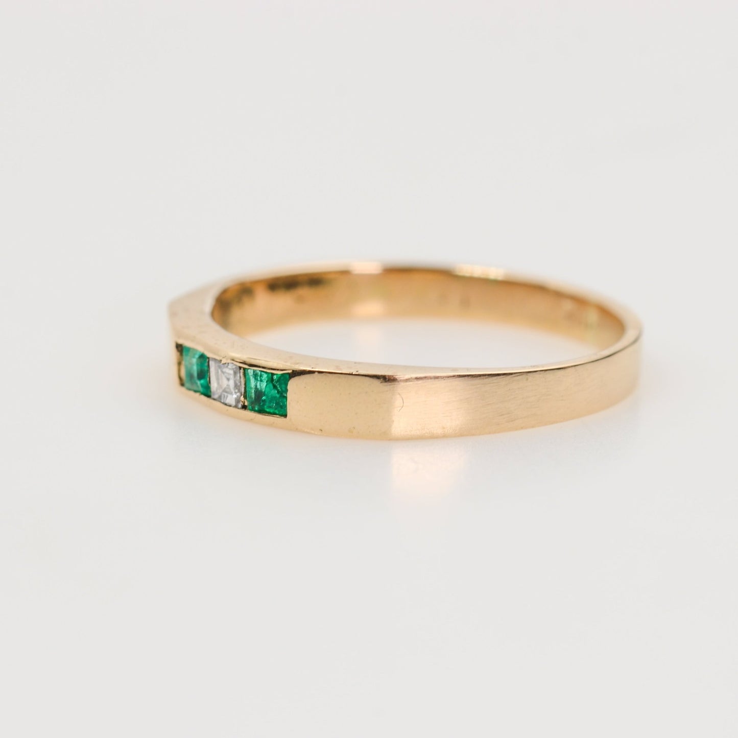 Anillo de Esmeraldas y Diamante en oro 18k - Joyería de autor