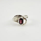 Anillo de Granate en Plata 925 vista frontal con gema color carmín intenso- Anillos