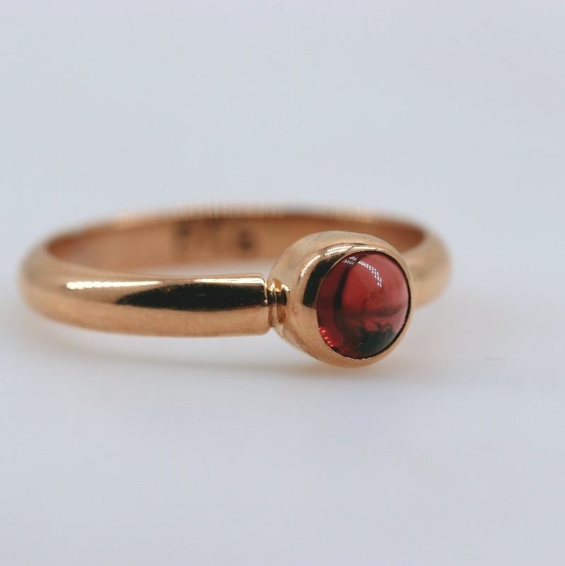 Anillo de Granate con baño oro rosa - Anillos