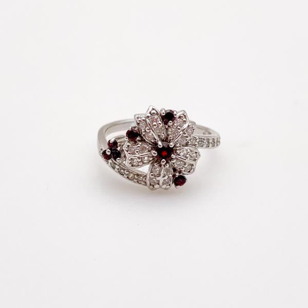 Anillo de Granate y Cubic Zirconia - Anillos