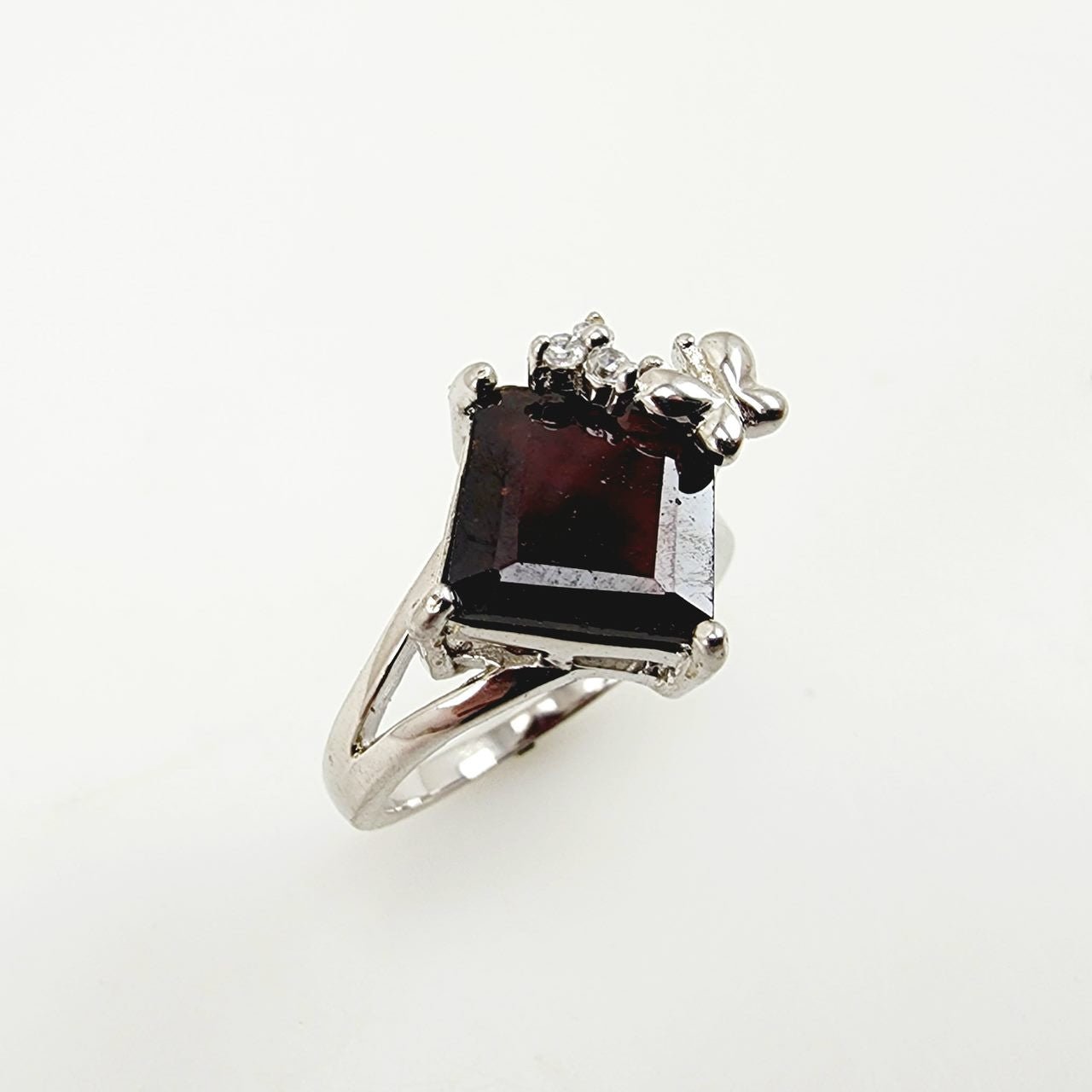 Anillo de Granate y cubic zirconia - Anillos