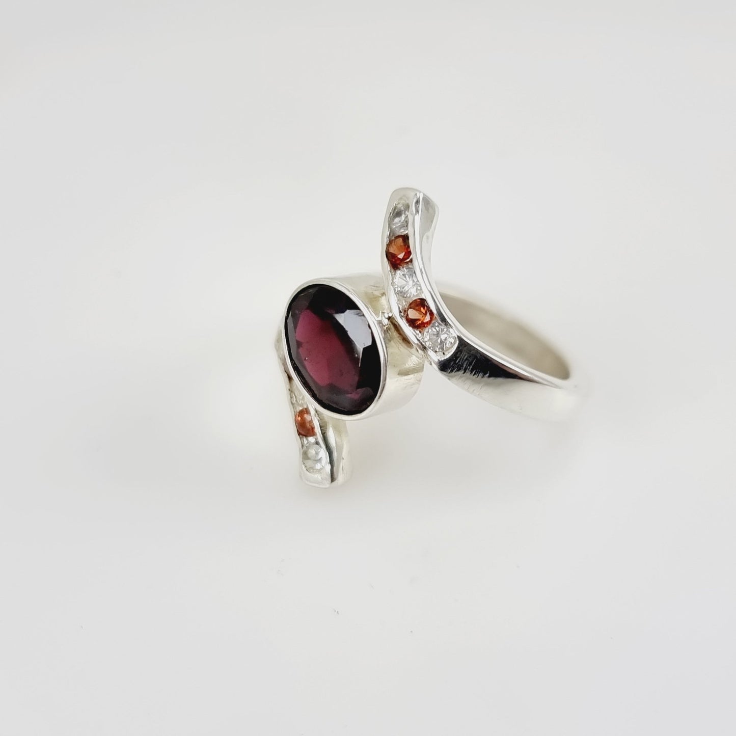 Anillo de Granate y Topacio Blanco - Anillos
