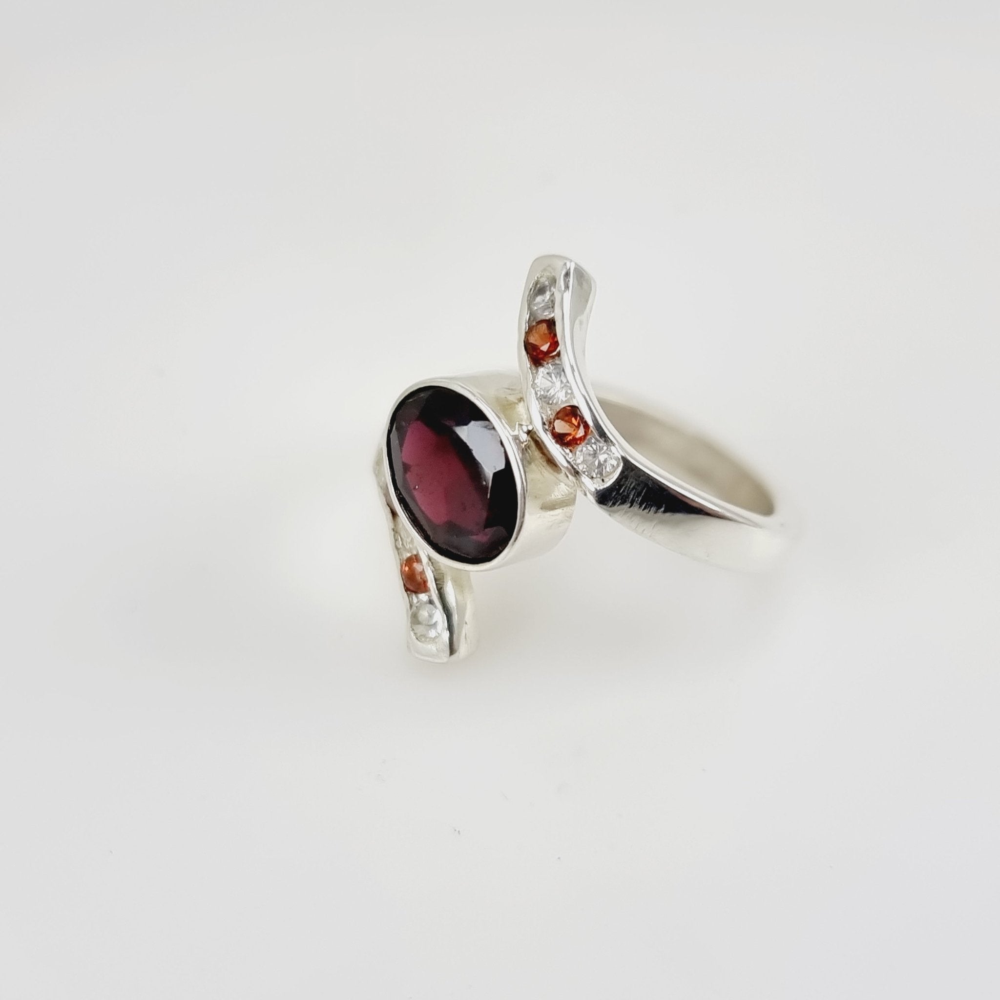 Anillo de Granate y Topacio Blanco - Anillos