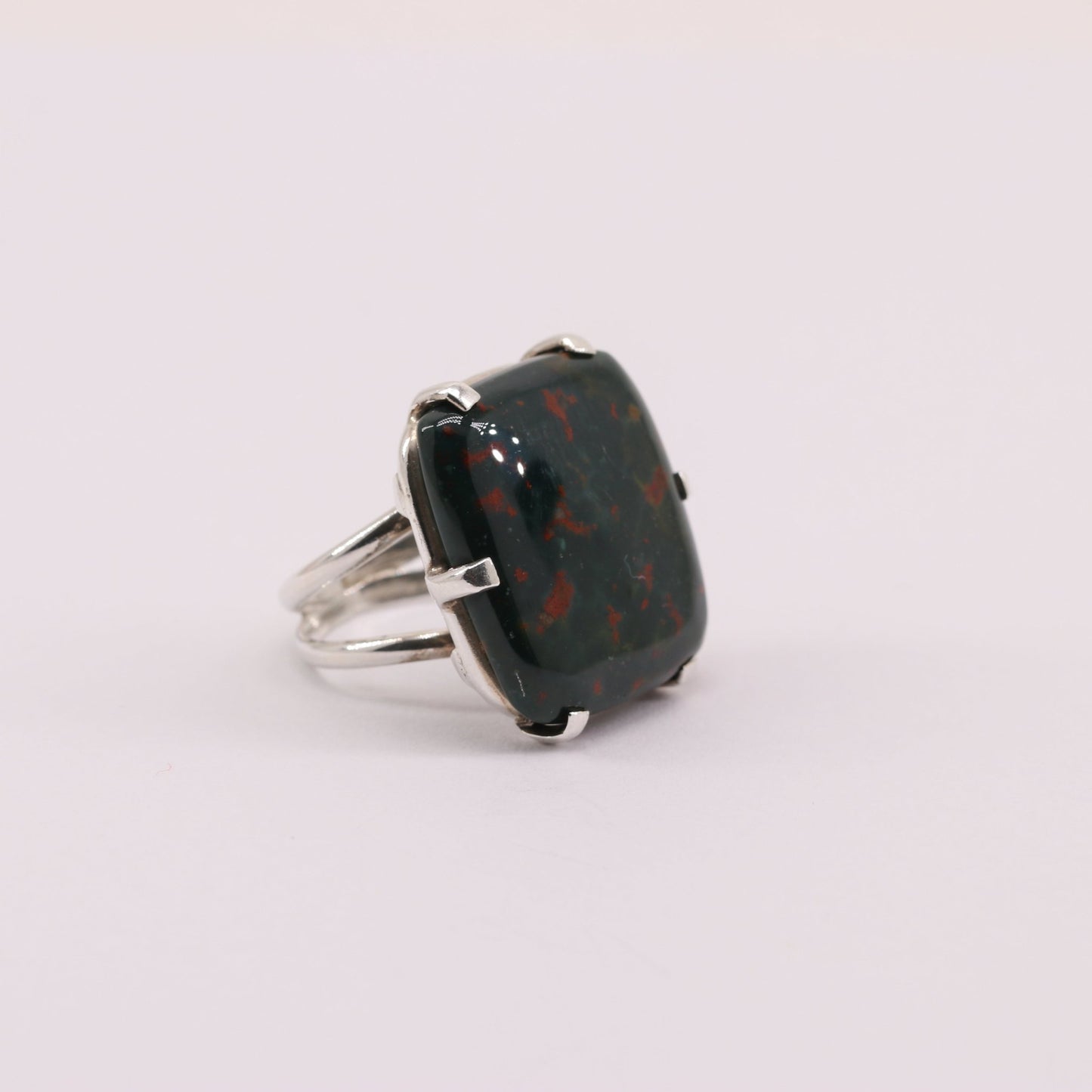 Anillo de Jaspe Sanguíneo (Heliotropo) - Anillos