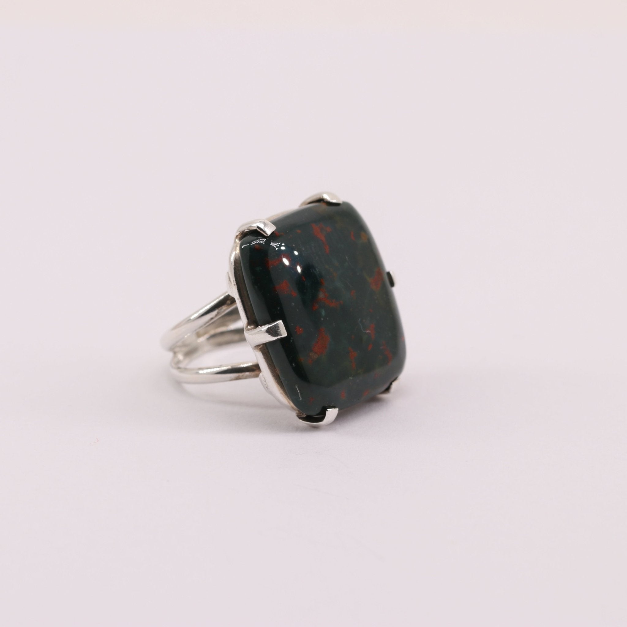 Anillo de Jaspe Sanguíneo (Heliotropo) - Anillos