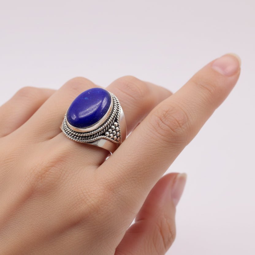 Anillo de Lapislázuli en Plata 925 con gran cabujón oval azul y detalles de filigrana artesanal- Anillos